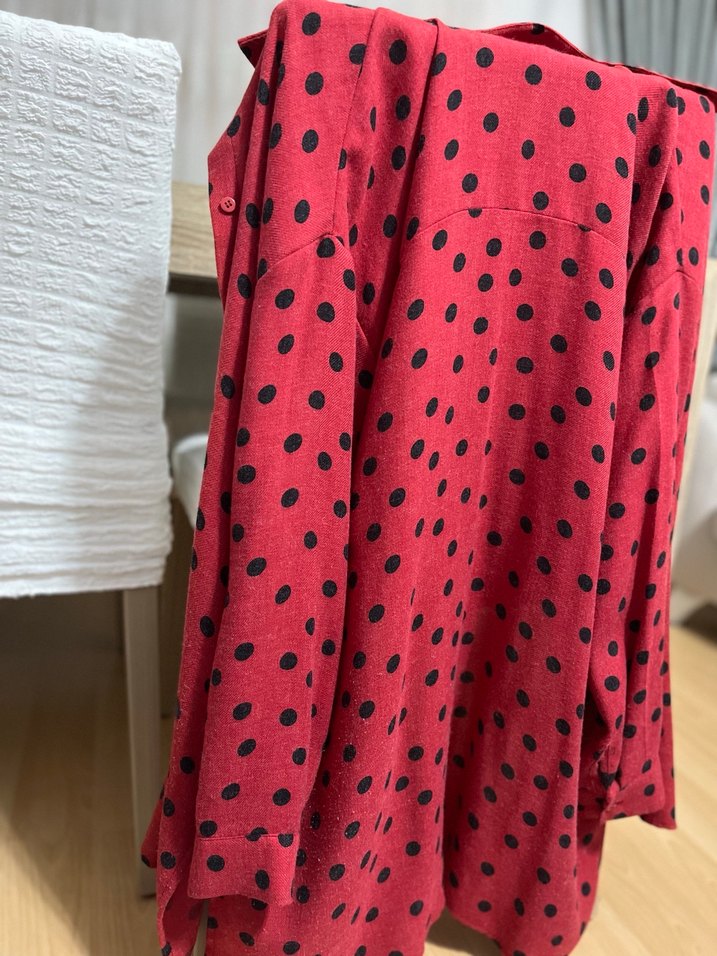 Kırmızı Puantiyeli Uzun Kollu Kadın Gömlek - Görsel 3