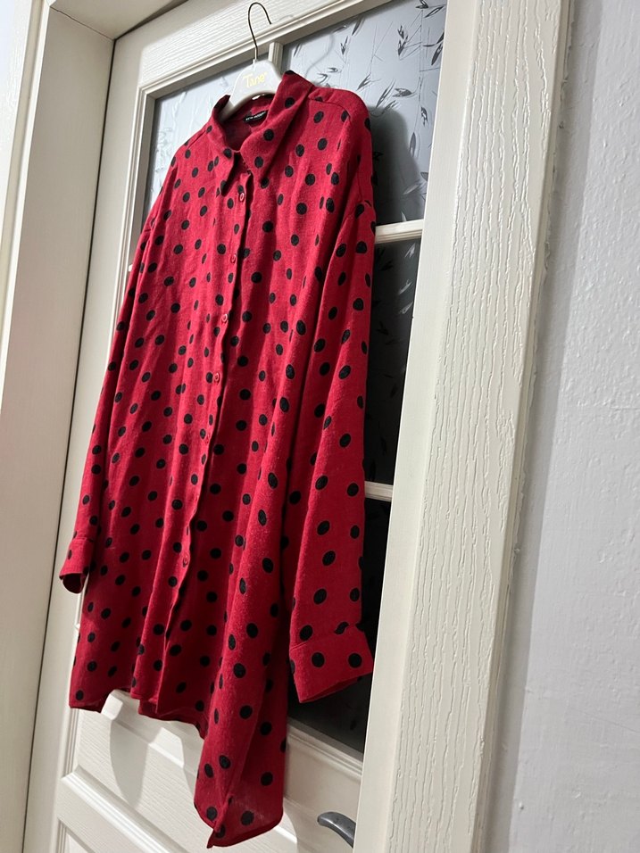 Kırmızı Puantiyeli Uzun Kollu Kadın Gömlek - Görsel 2
