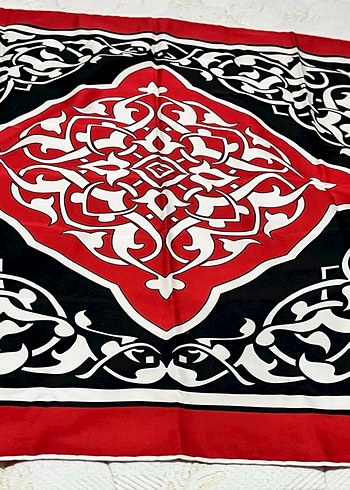 Kırmızı Siyah Desenli Kadın Eşarp - Görsel 4