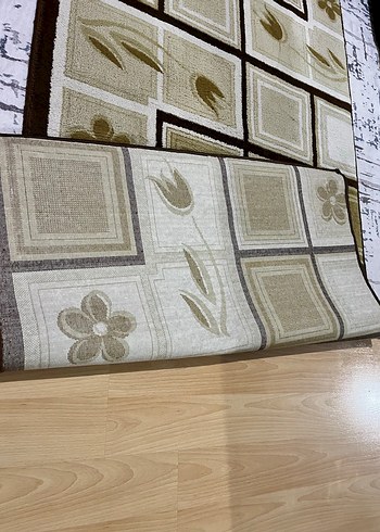 Kahverengi Kareli Çiçek Desenli Halı - Görsel 4