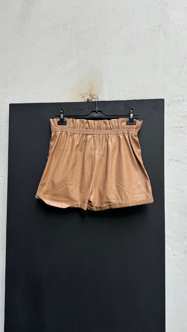 Bej Deri Kemerli Mini Şort - Görsel 2