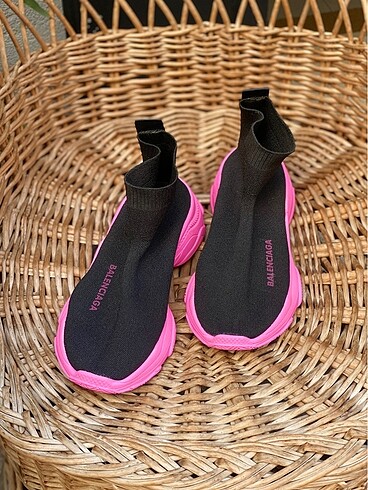 Bilekli balenciaga siyah pembe spor ayakkabı
