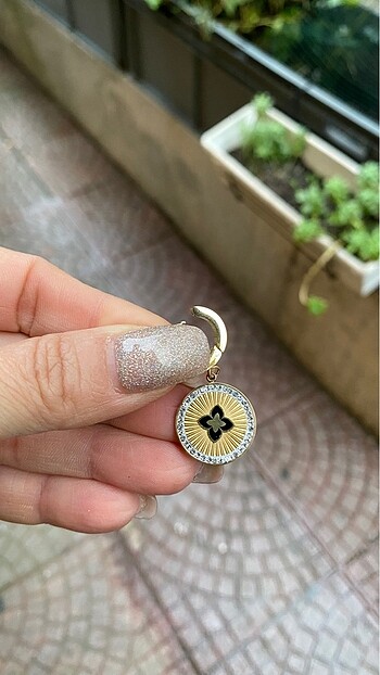 Beden Çelik taşlı sallantılı küpe