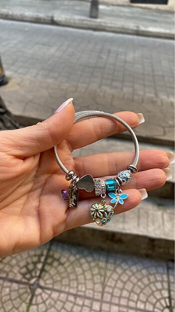 Charm taşlı gümüş renk çelik bileklik