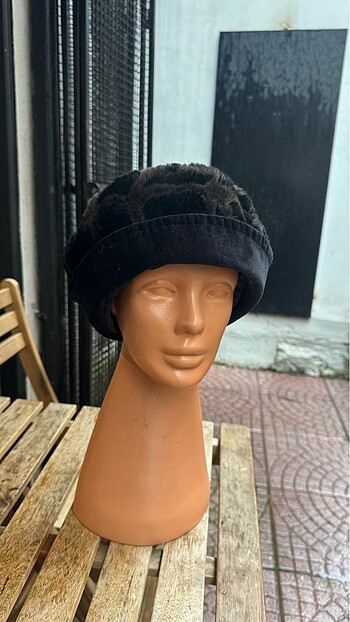 Peluş şapka bere