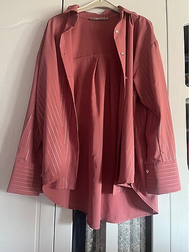 Pembe çizgili gömlek