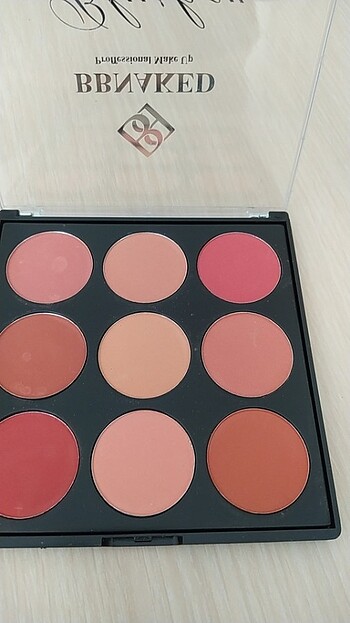  Beden Kozmetik#Blusher