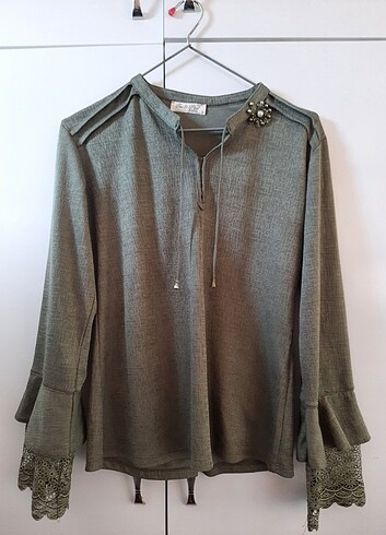 Yeşil dantel detaylı bluz
