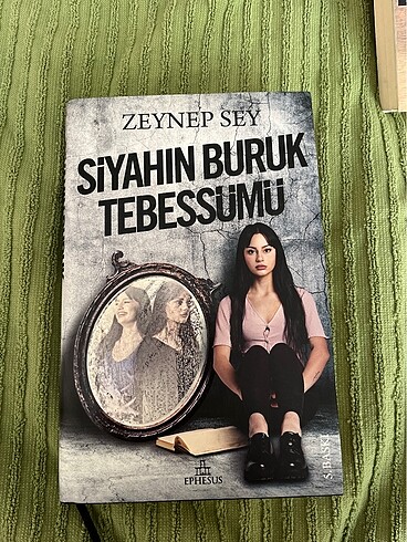 Siyahın Buruk Tebessümü