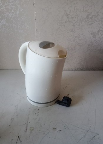 Beyaz Sinbo Su Isıtıcısı ketıl çalışıyor. - Görsel 3