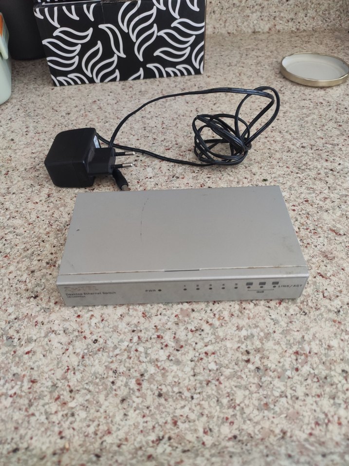 Zyxel ES-108A 8 Port 10/100 Mbps Yönetilemez Switch - Görsel 4