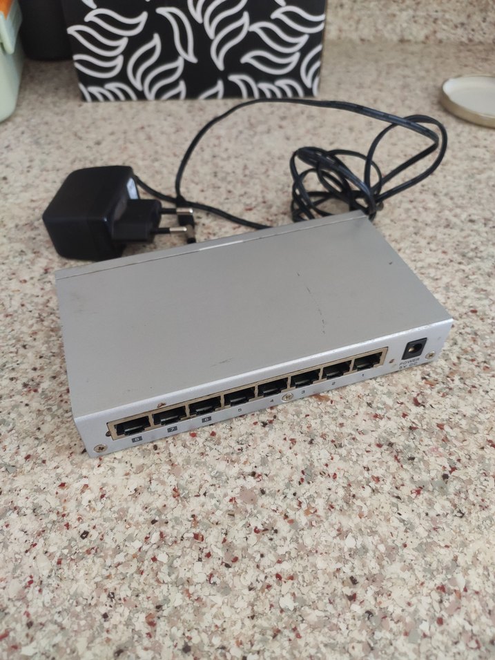 Zyxel ES-108A 8 Port 10/100 Mbps Yönetilemez Switch - Görsel 3