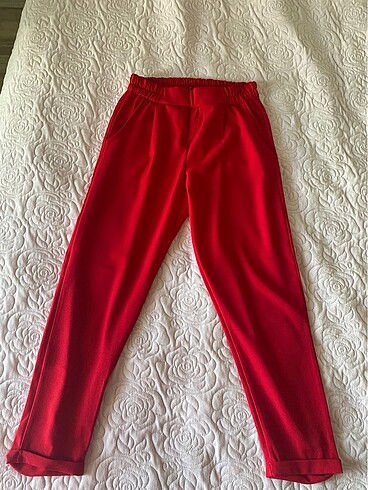 Kırmızı kumaş pantalon
