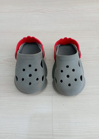21 Beden gri Renk bebek gezer crocs terlik
