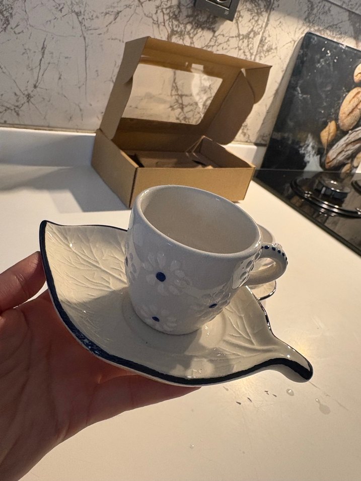 Beyaz Çiçek Desenli 2'li Fincan ve Tabak Seti - Görsel 2