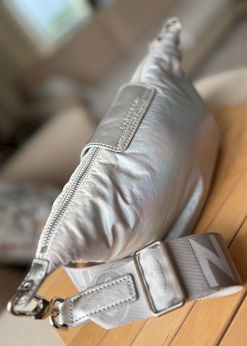 Longchamp le pliage futuristic hologram omuz çantası - Görsel 5