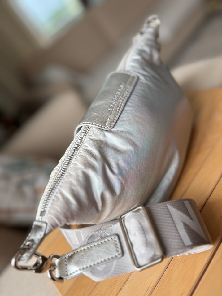 Longchamp le pliage futuristic hologram omuz çantası - Görsel 5