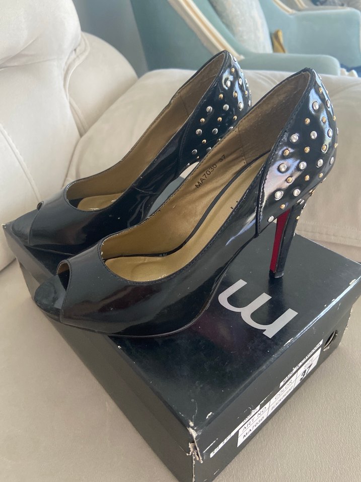 Siyah Parlak Tokalı Topuklu Kadın Ayakkabı - Görsel 3