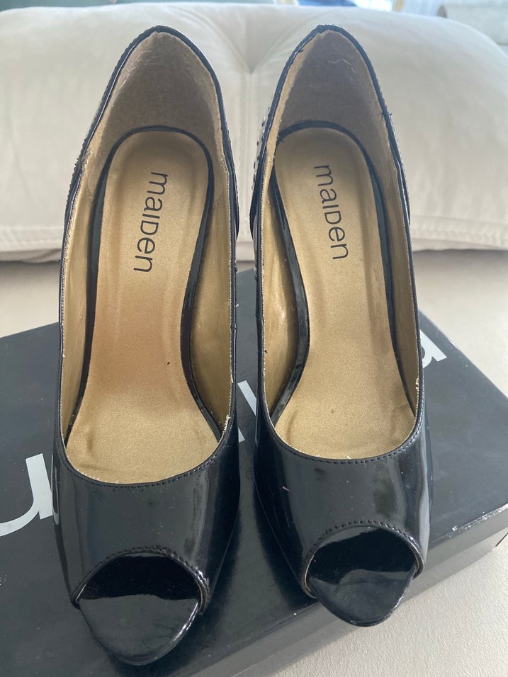 Siyah Parlak Tokalı Topuklu Kadın Ayakkabı - Görsel 2