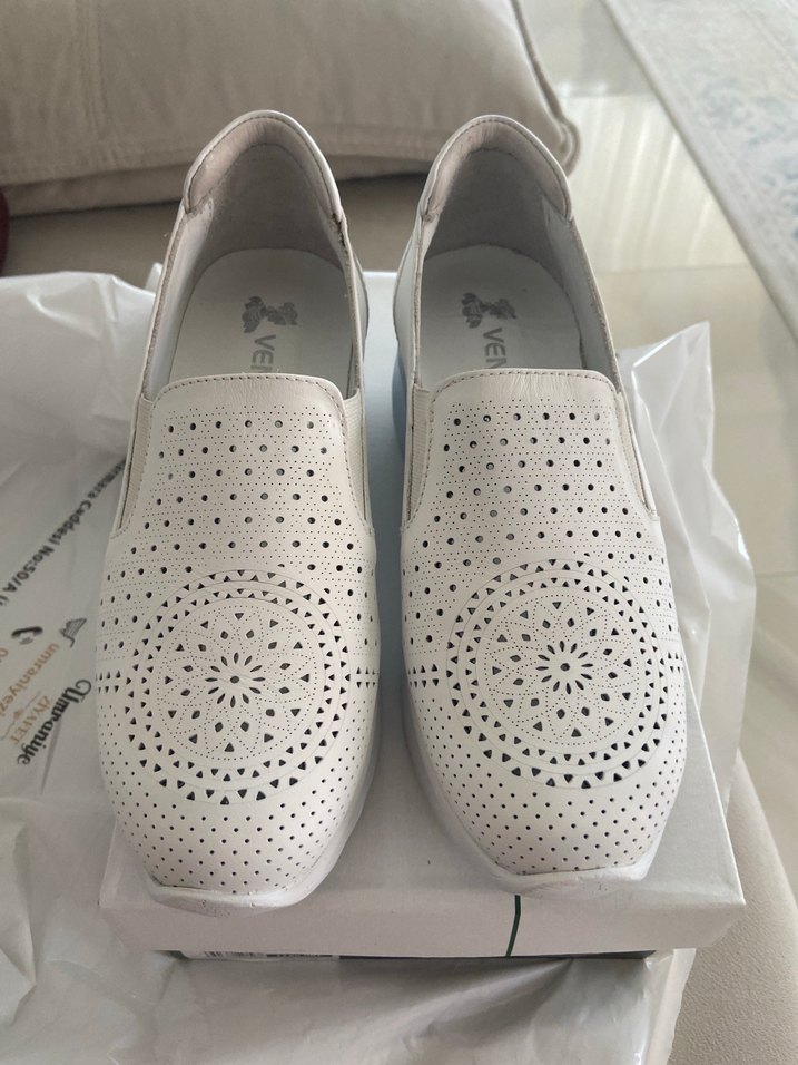 Beyaz Dolgu Topuklu Babet Velcro Detaylı - Görsel 2