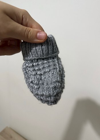 Gri Erkek Bebek Örgü Patik - Görsel 3