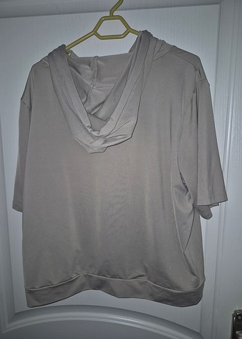 Gri Kadın Kapüşonlu Kısa Kollu Sweatshirt - Görsel 4