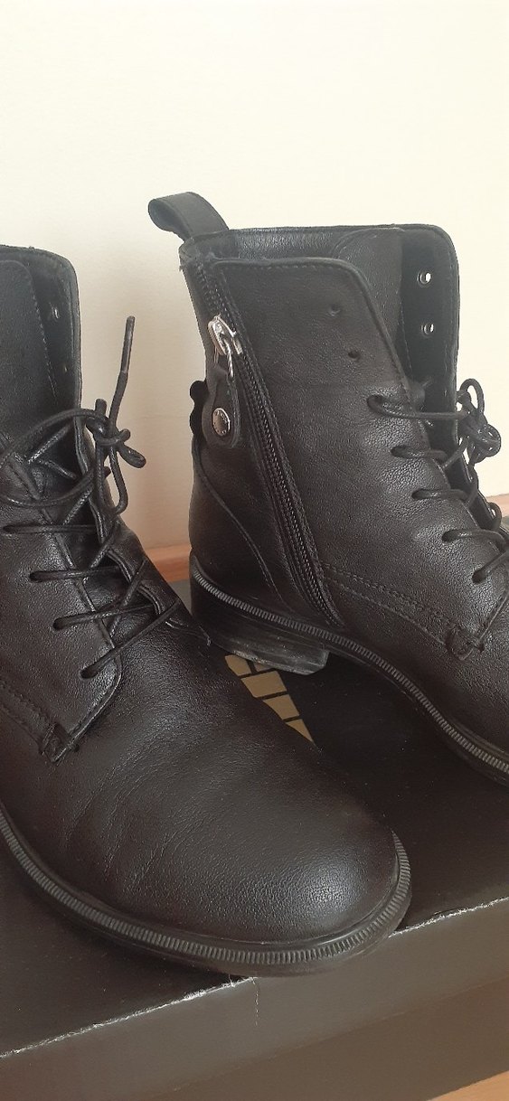 Siyah Deri Goth Tarzı Tokalı Kadın Bot - Görsel 2