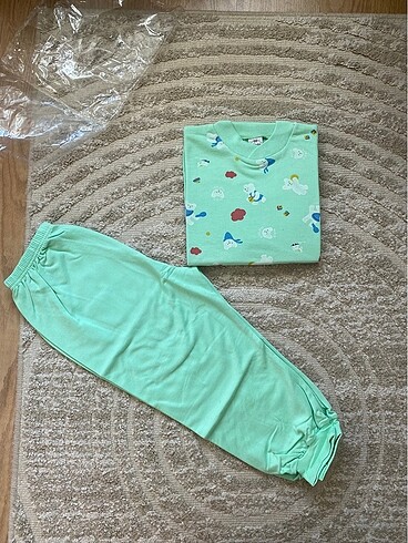 6 Yaş Beden yeşil Renk Ayıcıklı Pijama takımı