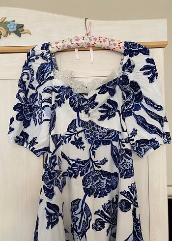 Çiçekli Elbise - Görsel 3