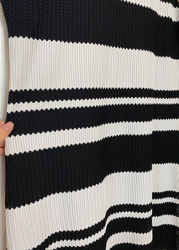 Kolsuz Siyah Beyaz Çizgili Kadın Elbise - Görsel 4