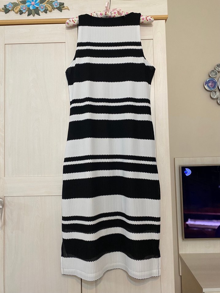 Kolsuz Siyah Beyaz Çizgili Kadın Elbise - Görsel 3