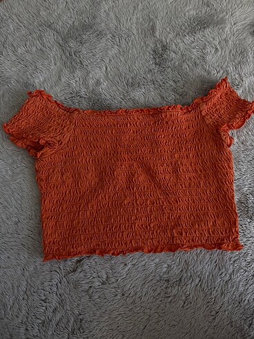 h&m turuncu dikiş detaylı kayık yaka crop