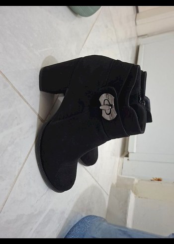 Siyah Tokalı Kadın Topuklu Bot 37 numara - Görsel 2