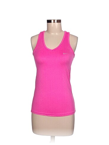 Nike T-shirt %70 İndirimli.