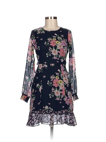 H&M Kısa Elbise %70 İndirimli.