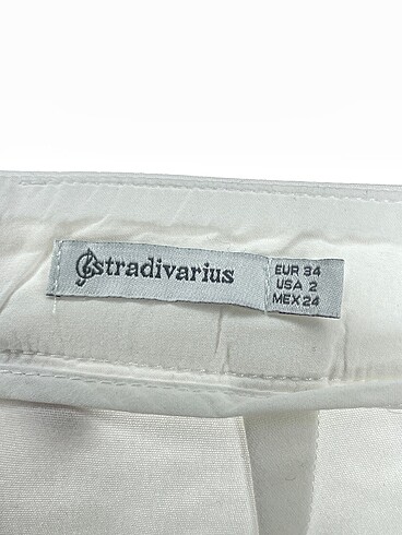 34 Beden beyaz Renk Stradivarius Mini Şort %70 İndirimli.