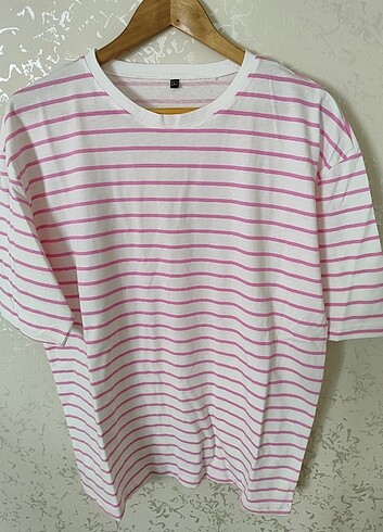Bisiklet yaka oversize pembe çizgili t-shirt 