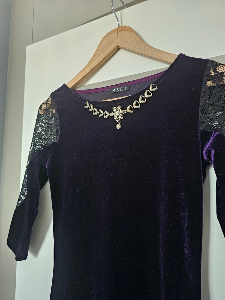 Mor Dantel Detaylı Gotik Midi Elbise - Görsel 3