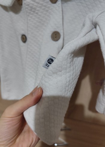 Kız Çocuk Beyaz Düğmeli Uzun Kollu Bolero - Görsel 2