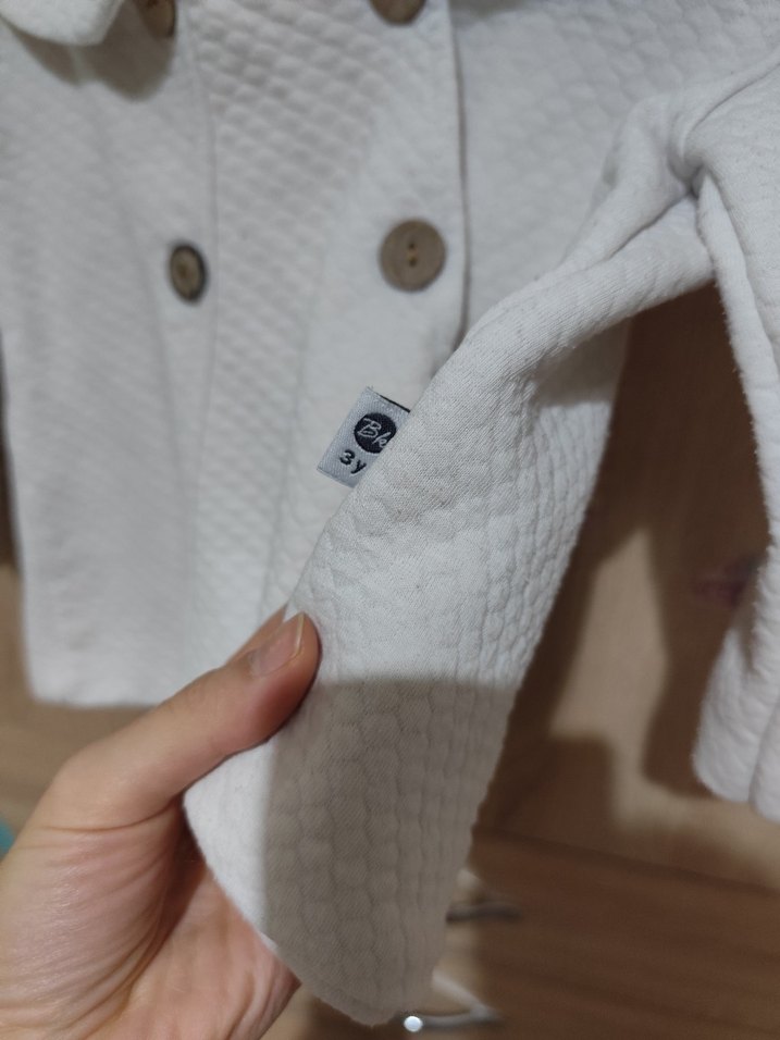 Kız Çocuk Beyaz Düğmeli Uzun Kollu Bolero - Görsel 2