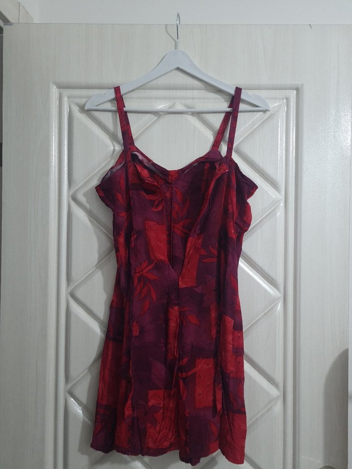 Kırmızı Desenli İnce Askılı Kadın Mini Elbise - Görsel 4