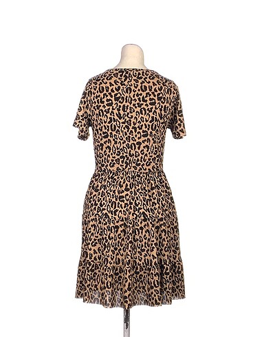 m Beden PreLoved Kısa Elbise %70 İndirimli.