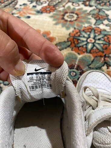 29 Beden beyaz Renk 29 buçuk numara orjinal spor NIKE marka