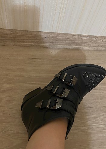 Tokalı Siyah Deri Bot - Görsel 2