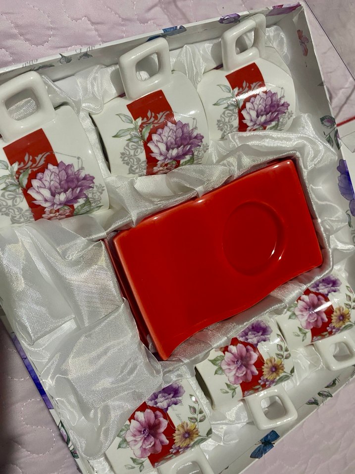 Renkli Çiçek Desenli Kırmızı Fincan ve Tabak - Görsel 3