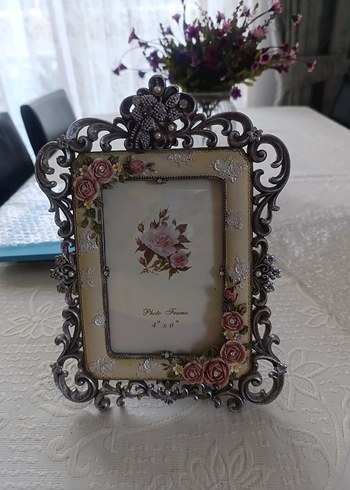 Pastel Çiçekli Beyaz Dekoratif Çerçeve