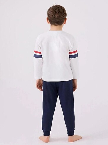 9 Yaş Beden beyaz Renk Orijinal Etiketli Pijama Takımı