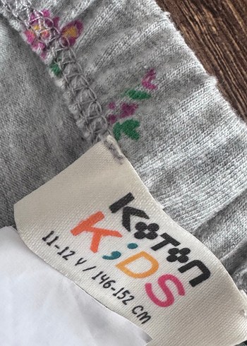 Çiçek Desenli Gri Kız Tayt - Görsel 3