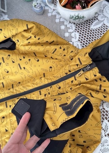 Decathlon Sarı Kapüşonlu Baskılı Kayak Montu - Görsel 7