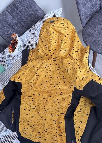 Decathlon Sarı Kapüşonlu Baskılı Kayak Montu - Görsel 8